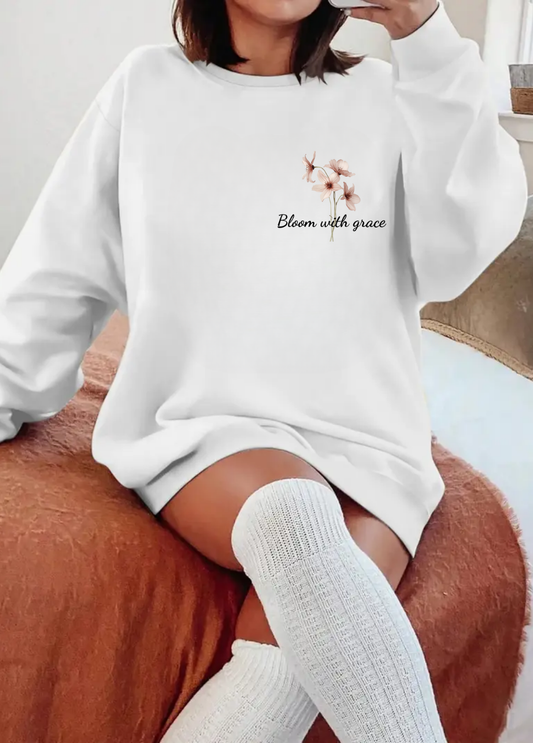 Hanorac de dama oversize ,,Bloom with grace" Alb