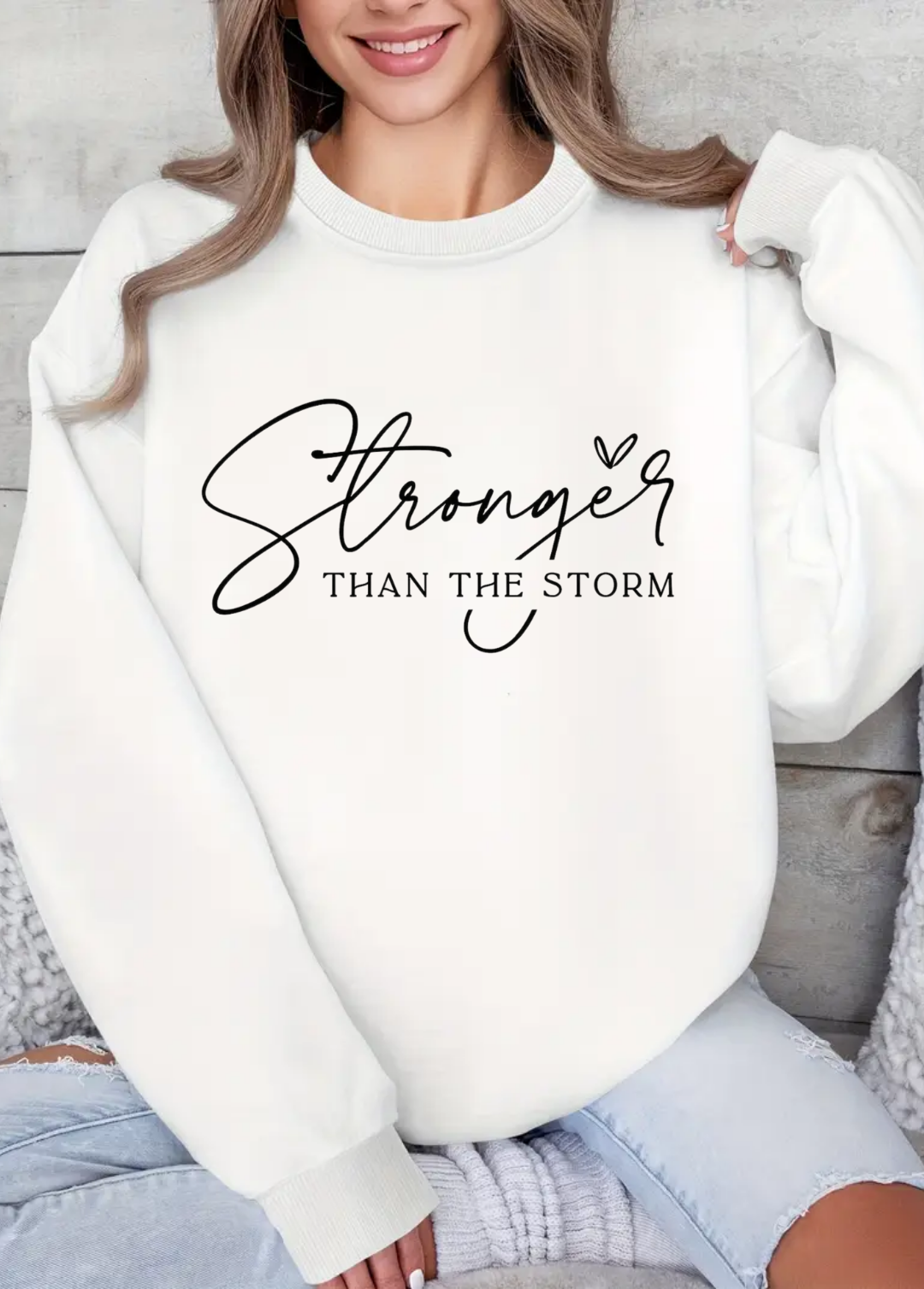 Hanorac de dama oversize ,,Stronger than the storm" Alb